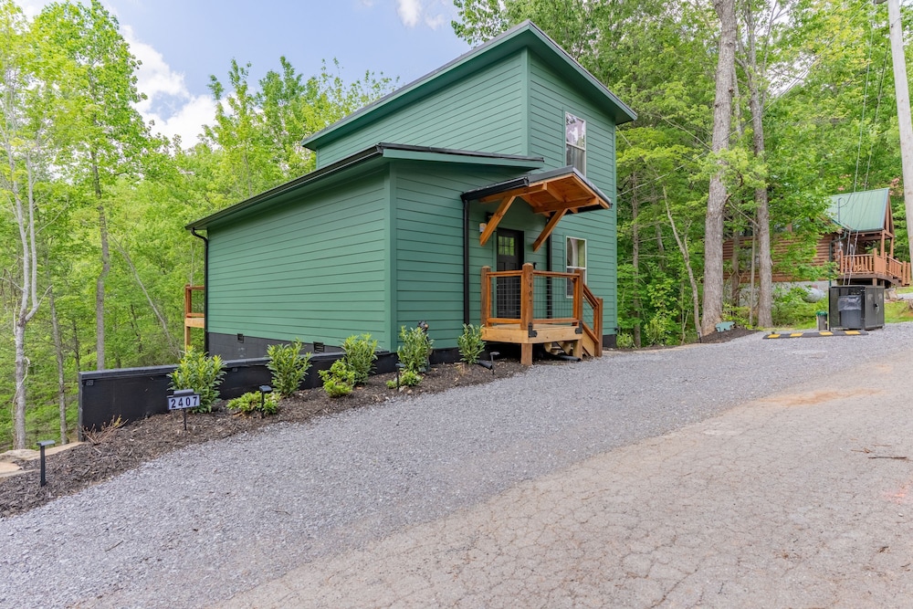 2 Brand New Cabins for Family Retreat