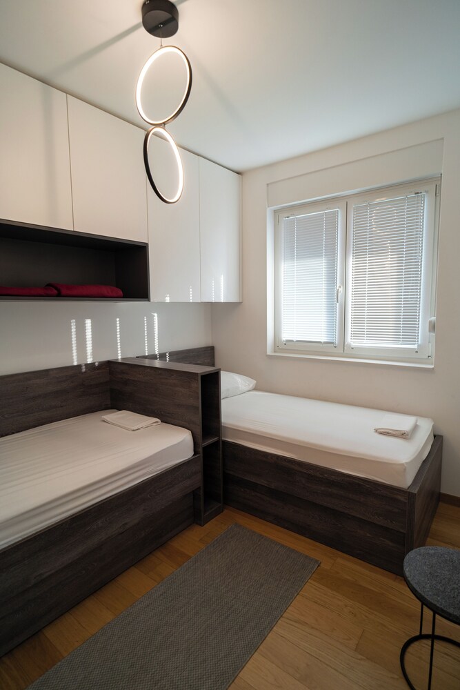 Apartment Wing 77