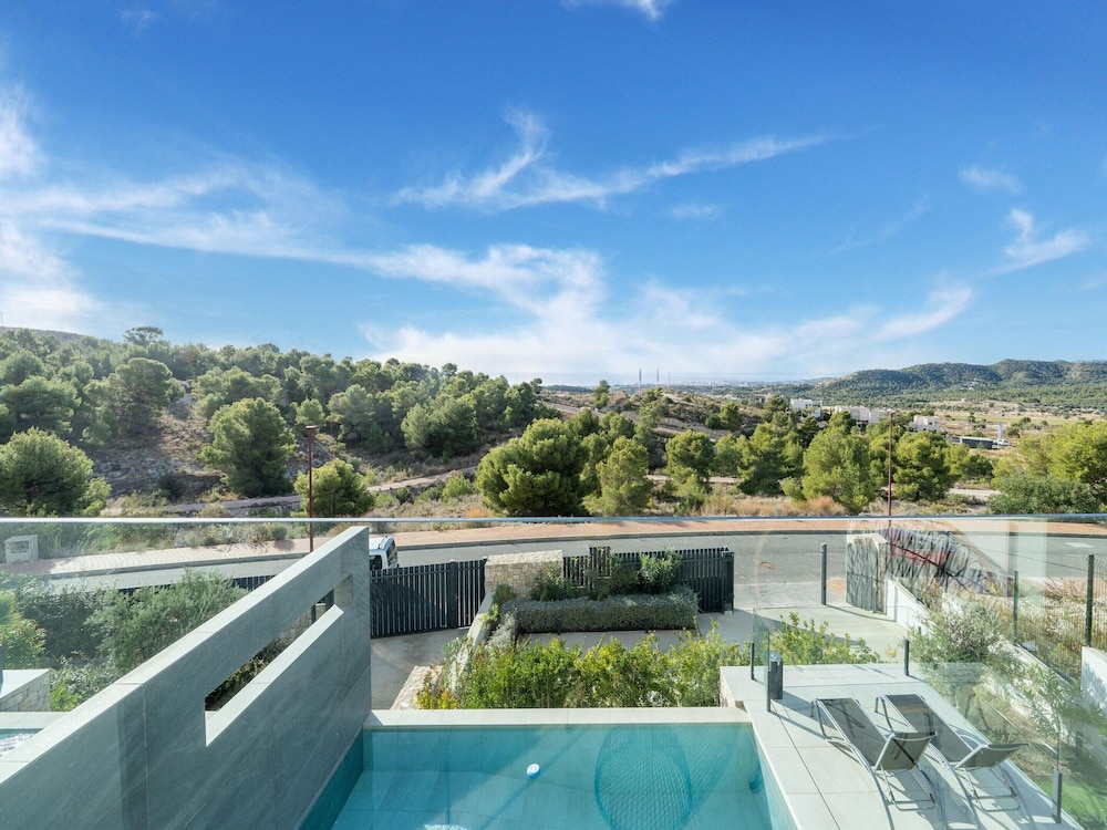 Villa in Benidorm With Private Pool