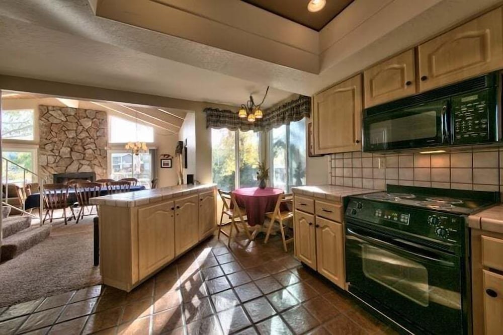 1673 Venice Drive 4 Bedroom Home