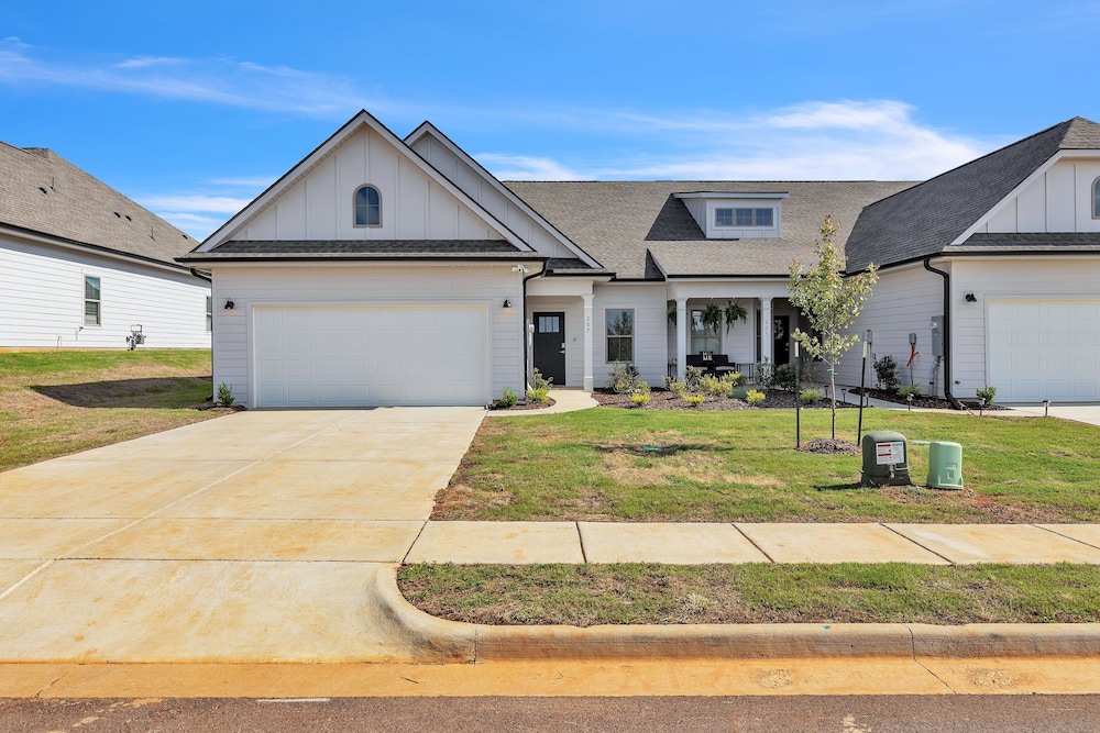 Modern Nest - Huntsville Hideaway 3 Bedroom Home