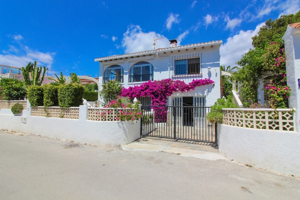 Villa Almendros 8 view 3