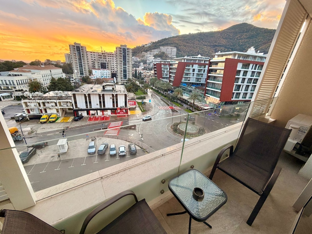 Aurelio Central Residences