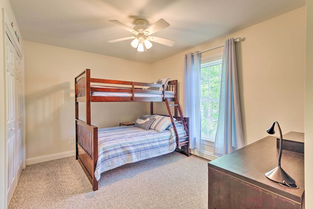 South Kingstown Vacation Rental: 2 Mi to Beach!