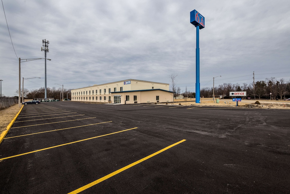 Motel 6 Peoria, IL