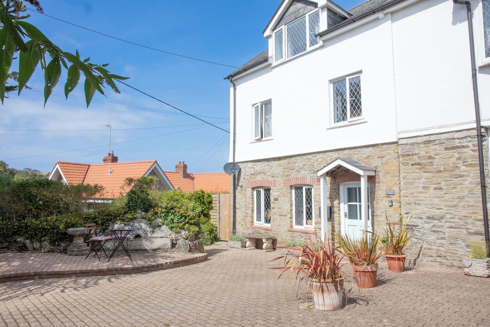 Bro Tref Cottage