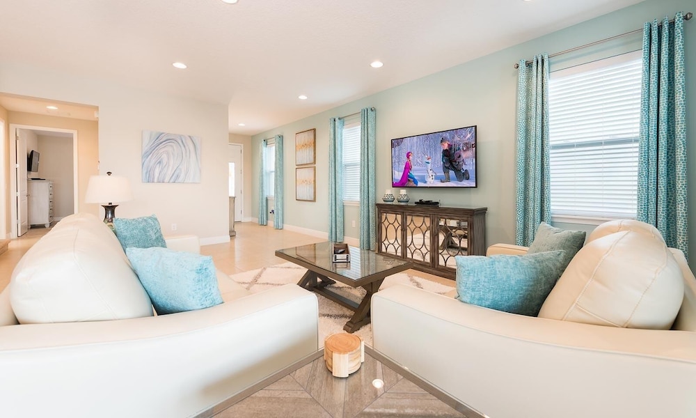 7412 MA - Stylish Home Near Parks