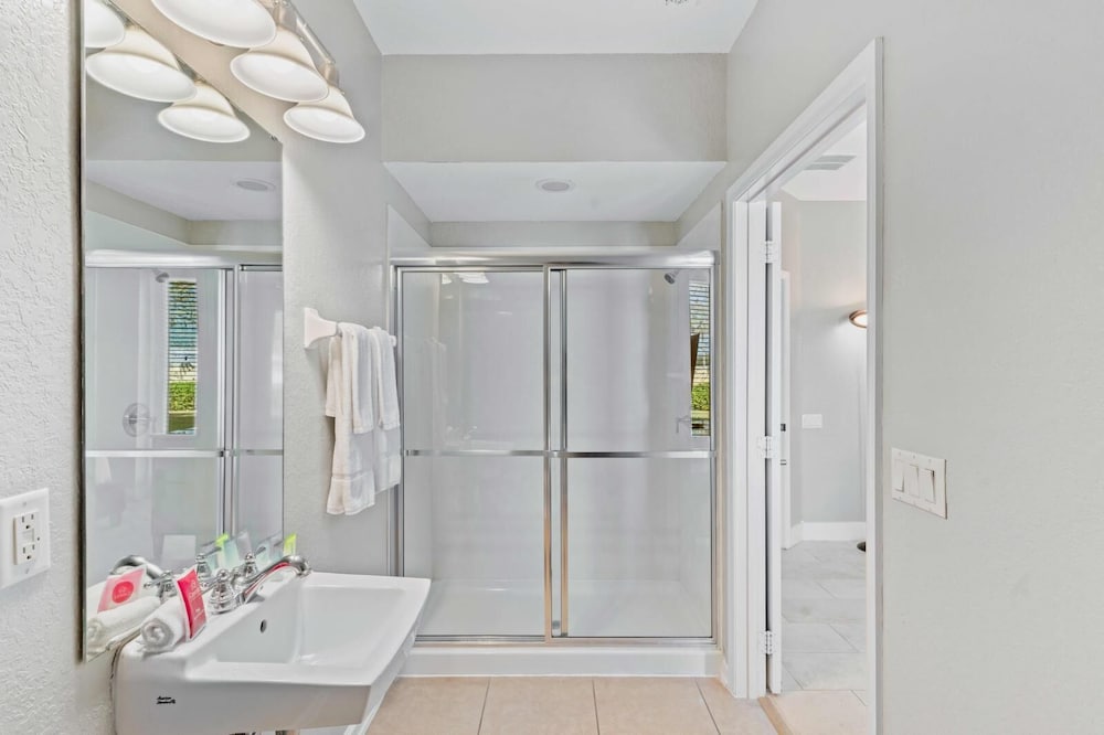 Vista Cay Swanky