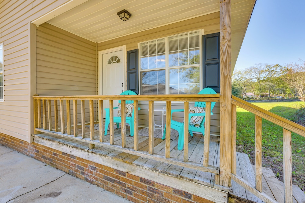 Walk to Downtown & Coffee Shop: Thomasville Escape