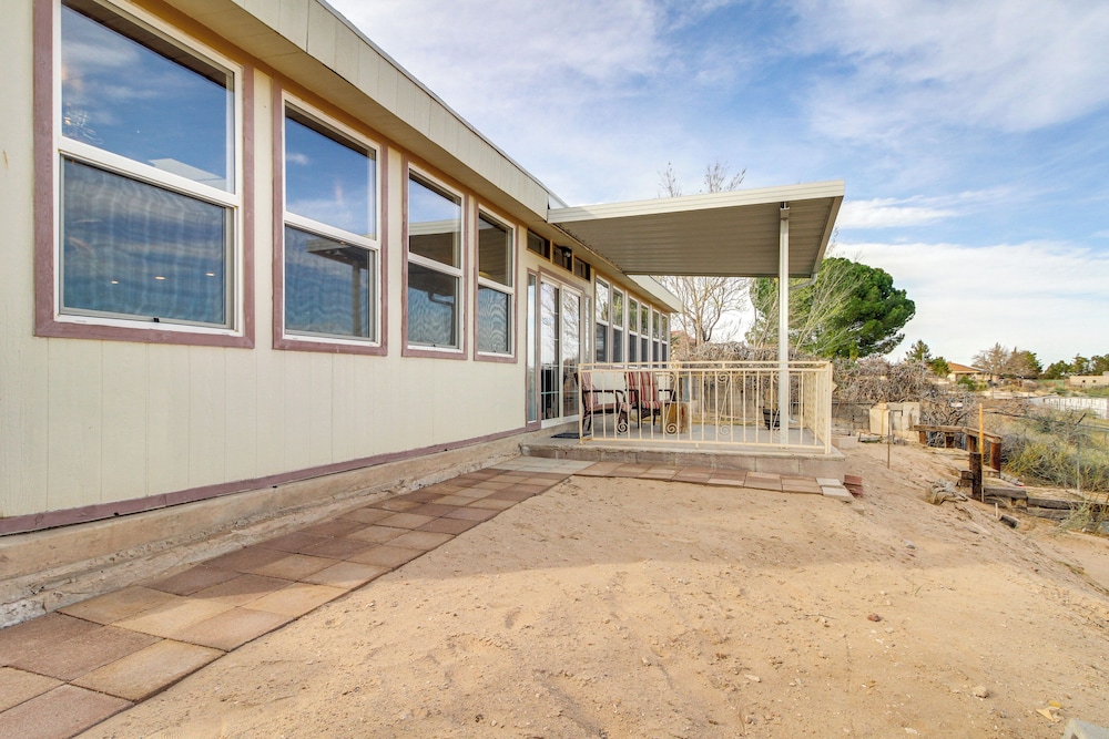 Mtn Views, Patio + Grill: Family Home, 6 Mi to UNM