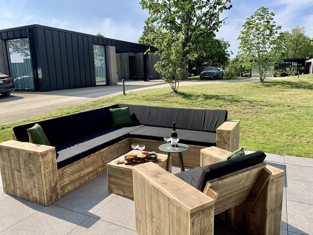 Maison Heurelijk Modern Finished Near Somme-leuze