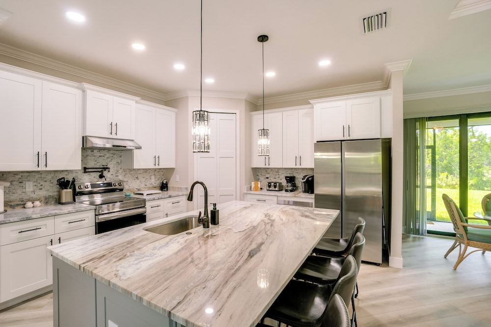 Golf Days & Beach Fun: Port Charlotte Home w/ Yard