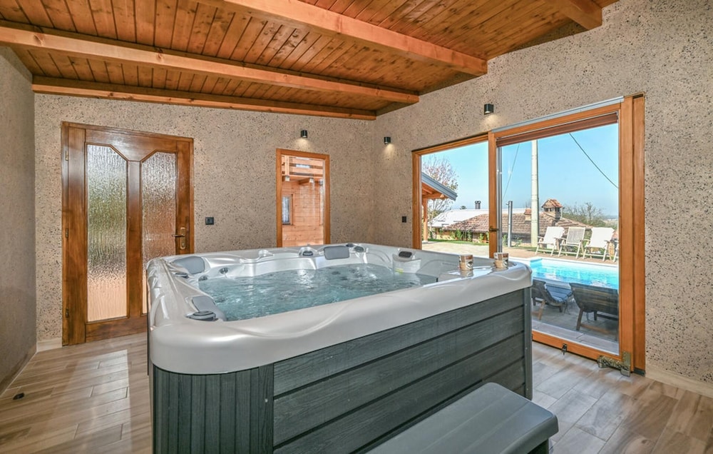 Dream Villa Sleeps 8 With Sauna