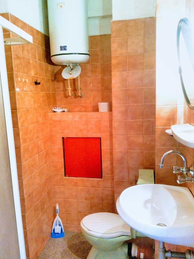 Guest rooms Repos
