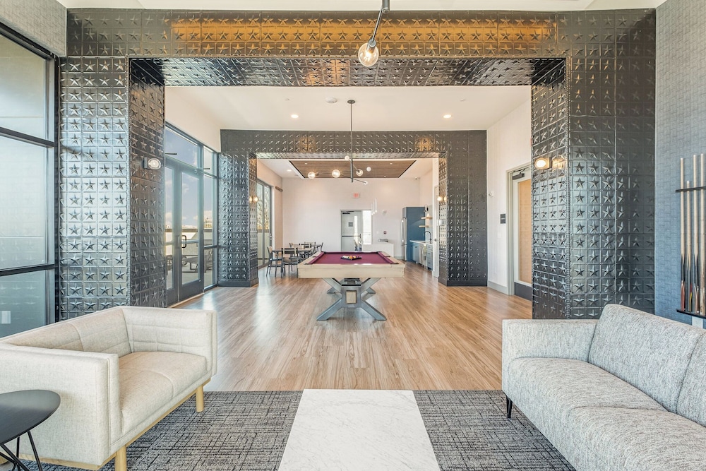 Treble Maker -rooftop Lounge - Pool - In Music Row
