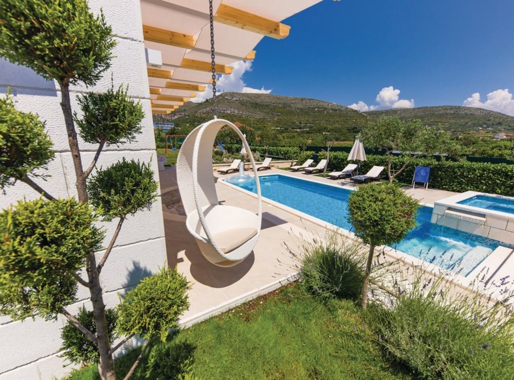 Luxury Villa Malo