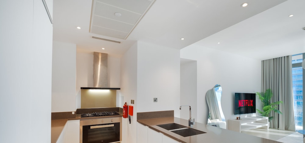 LUX The Marina Gate Sea View Suite