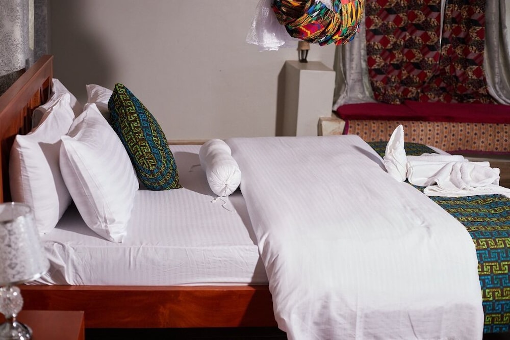 ngirisi hill silverback lodge-bwindi