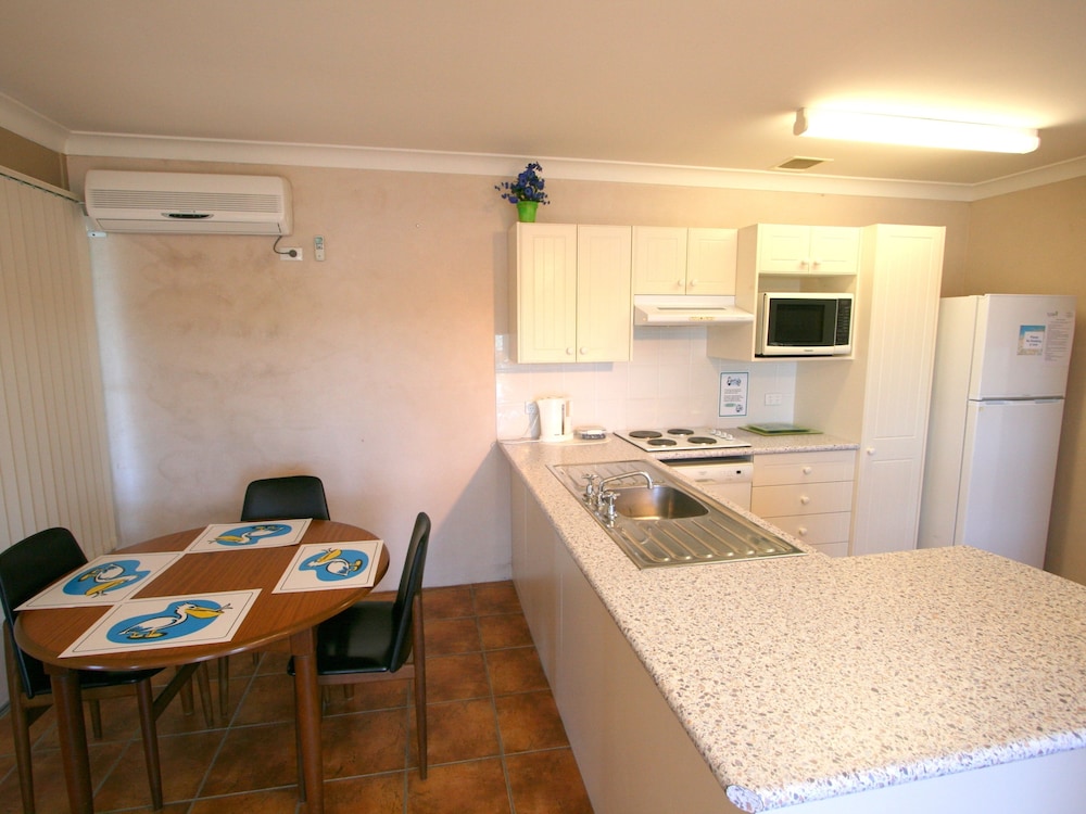 Lake Edge Holiday Units