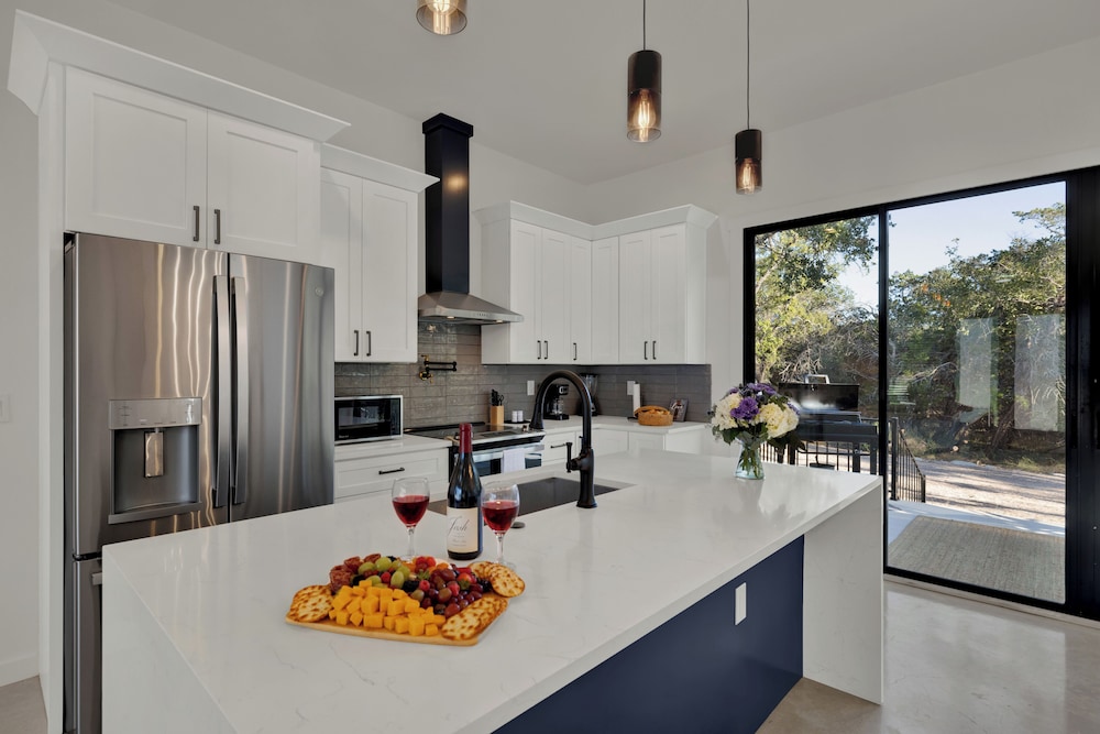 Serene Getaway Nestled in the Tx Hill Country!