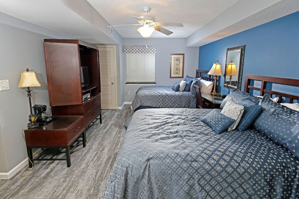Yacht Club 2-704 4 Bedroom Condo