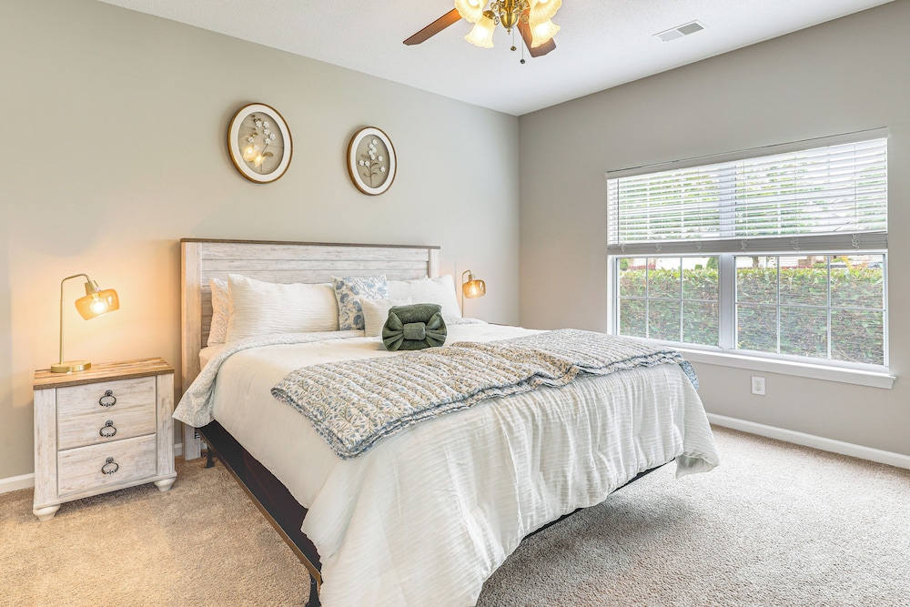 < 1 Mi to Legends Golf Resort: Condo w/ Pool!