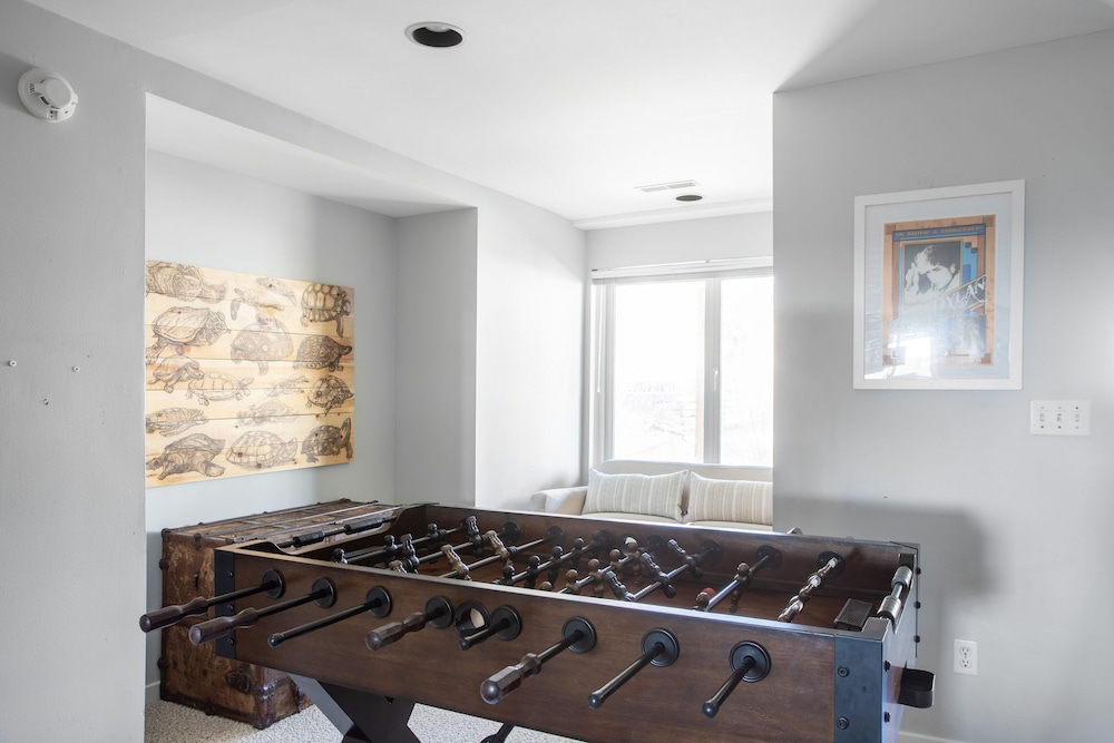 Lighthouse by Avantstay Beachfront View Home w Pool Table Ping Pong