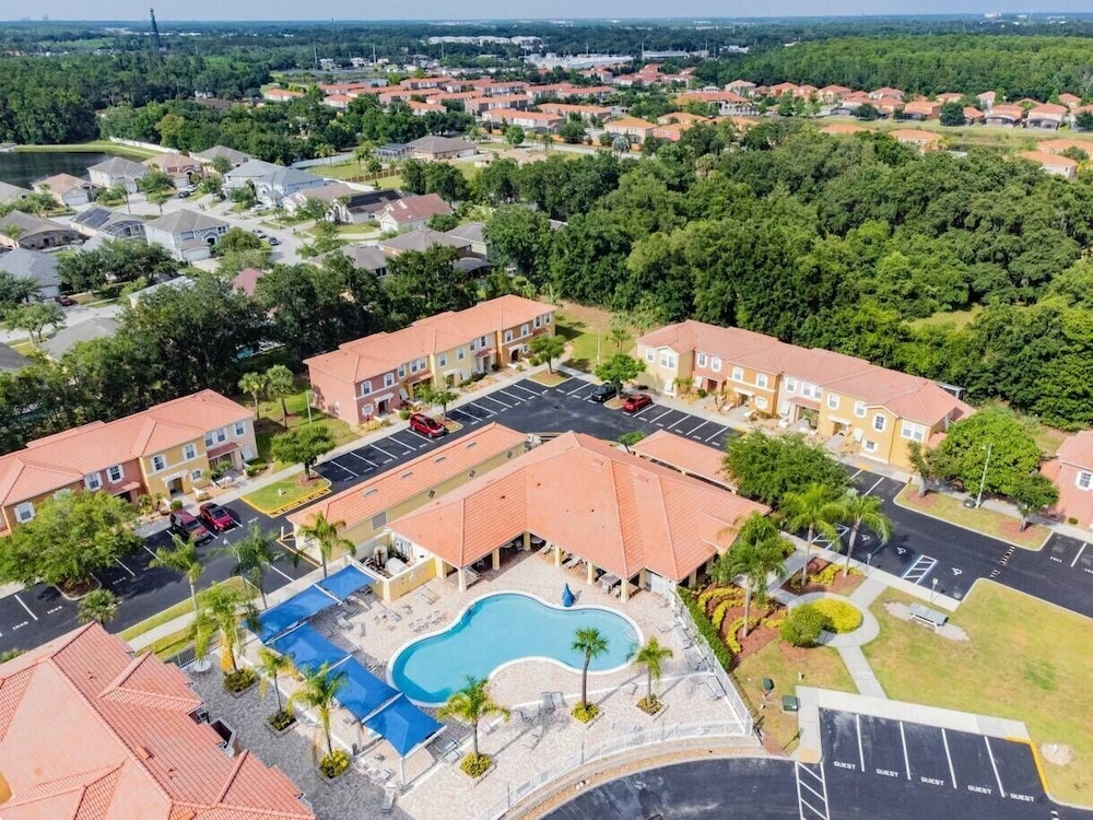 4BR Lake Berkley Home w/ Private Pool