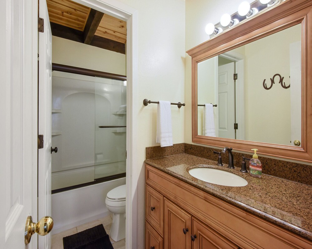 Enjoy Forest Views Retreat at Kingswood Village!