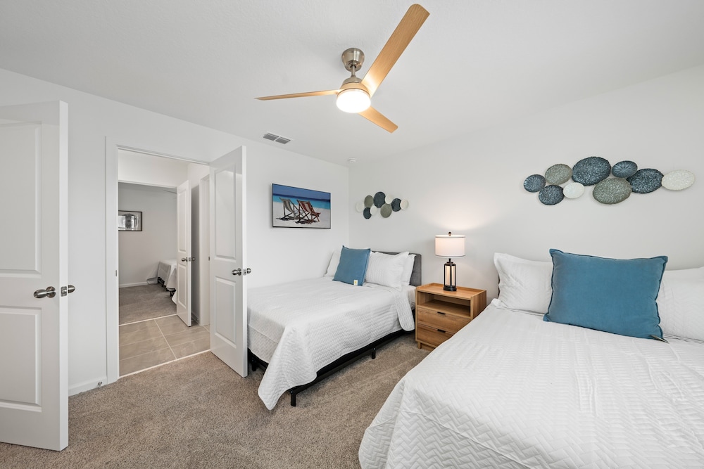 Light Welcoming Fun Resort Home Sleeps 20