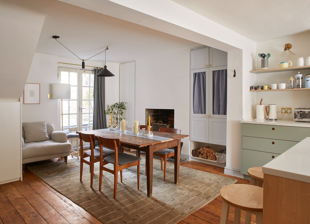 JOIVY Stylish 2-Bed House W/ Private Garden In Hackney