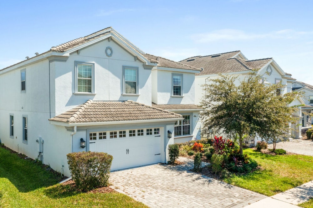 Robbin Hood Fun Pool Home by AV Dreams - Image 1