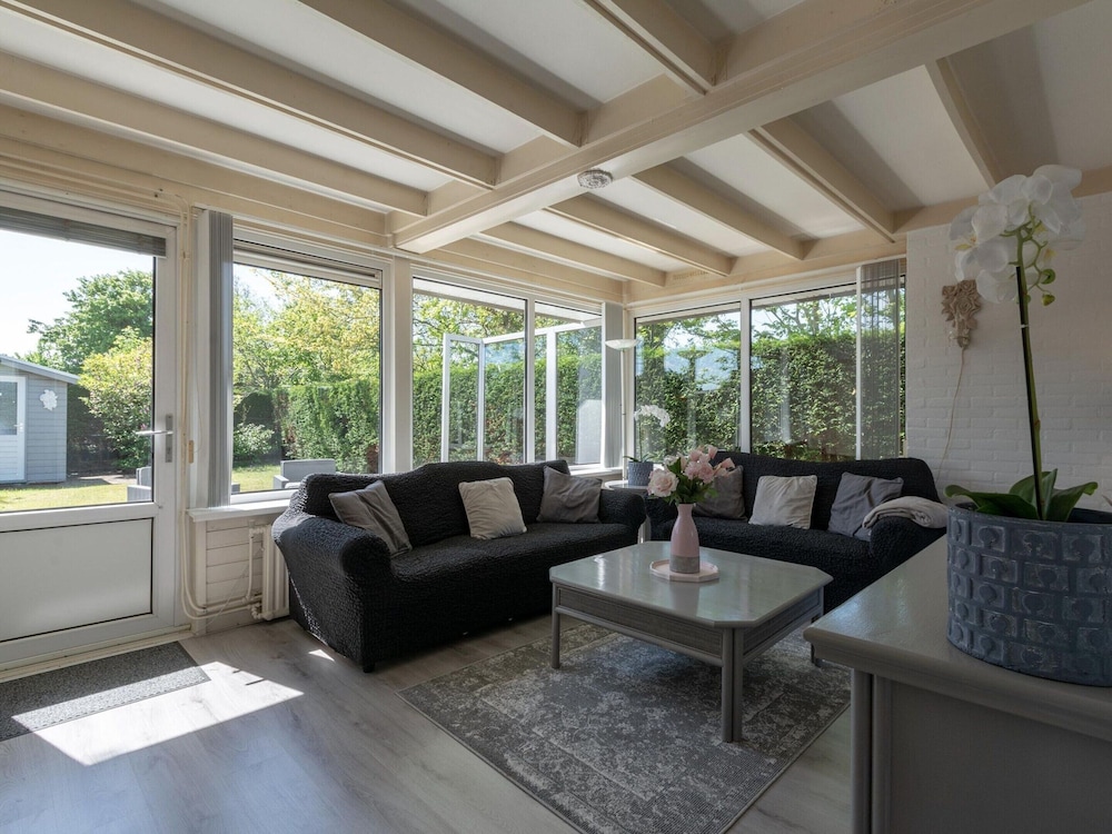 Welcoming Bungalow With Garden