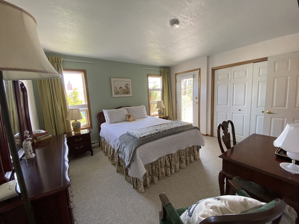 Crown House Bed & Breakfast