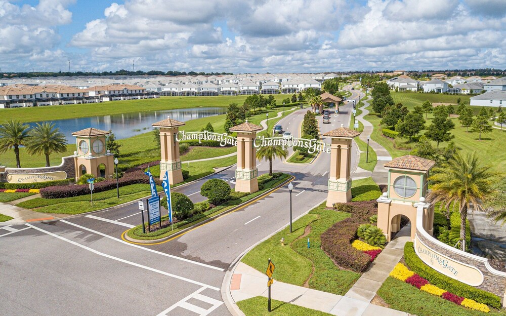 396 - 4bd/3ba Luxurious Homechampions Gate Resort