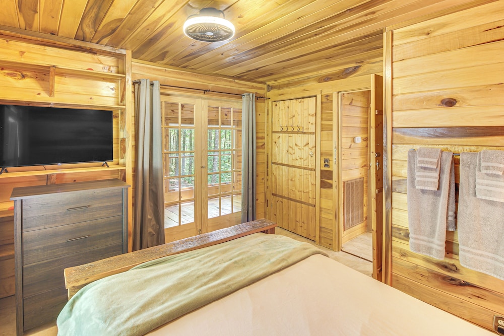 Sunroom, Grill & Wraparound Porch: Jamestown Home