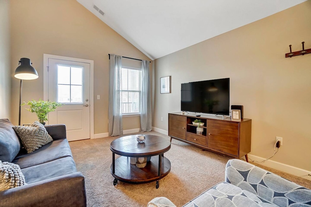 King Bed Top Floor Washer Dryer Balcony Wifi