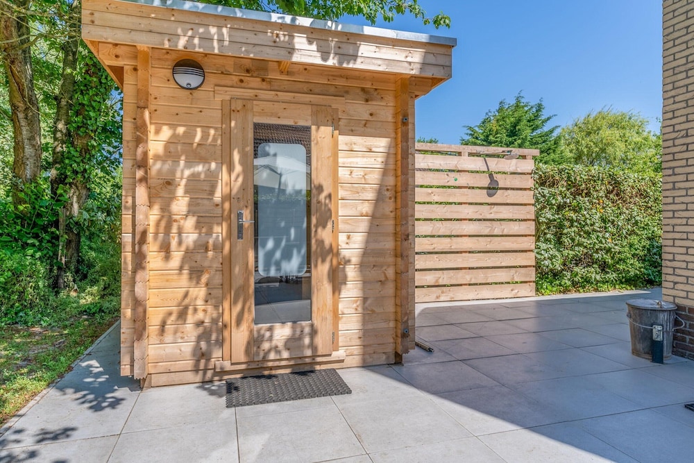 Villa With Finnish Sauna and Outdoor Shower