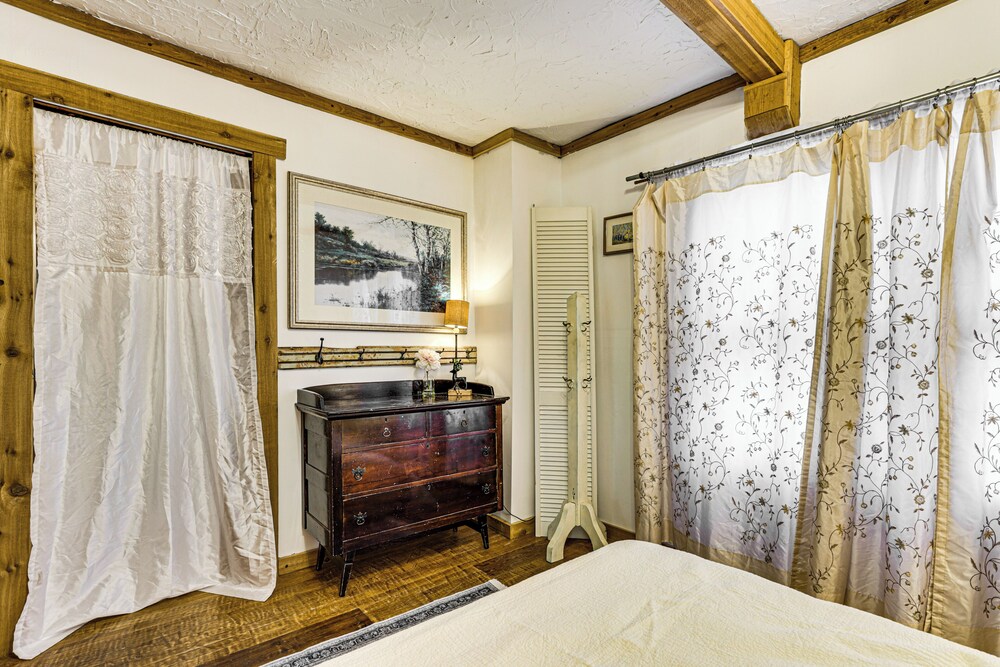 Walk to Downtown: Eclectic Wisconsin Dells Home