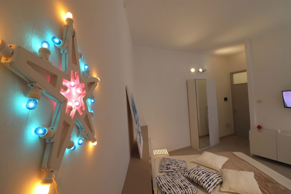 Casa Maya Modern Open-space Apartment Steps From Otrantos Seafront