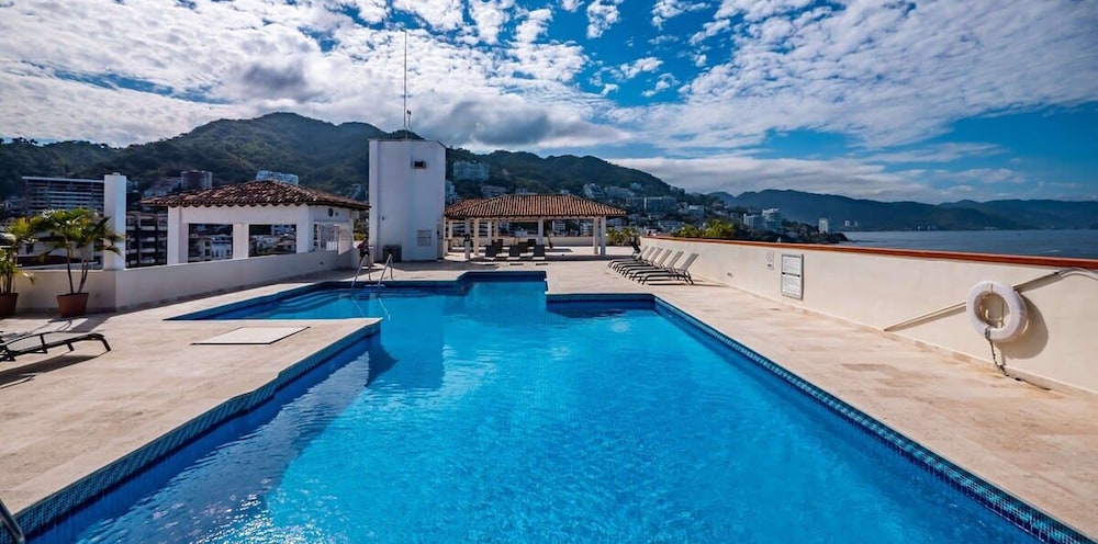 Ocean View 2Br Condo-balcony-beach-pool - 712