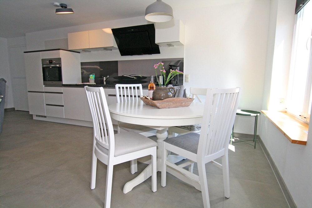 Luxuriose Ferienwohnung mit Terrasse, Wiek