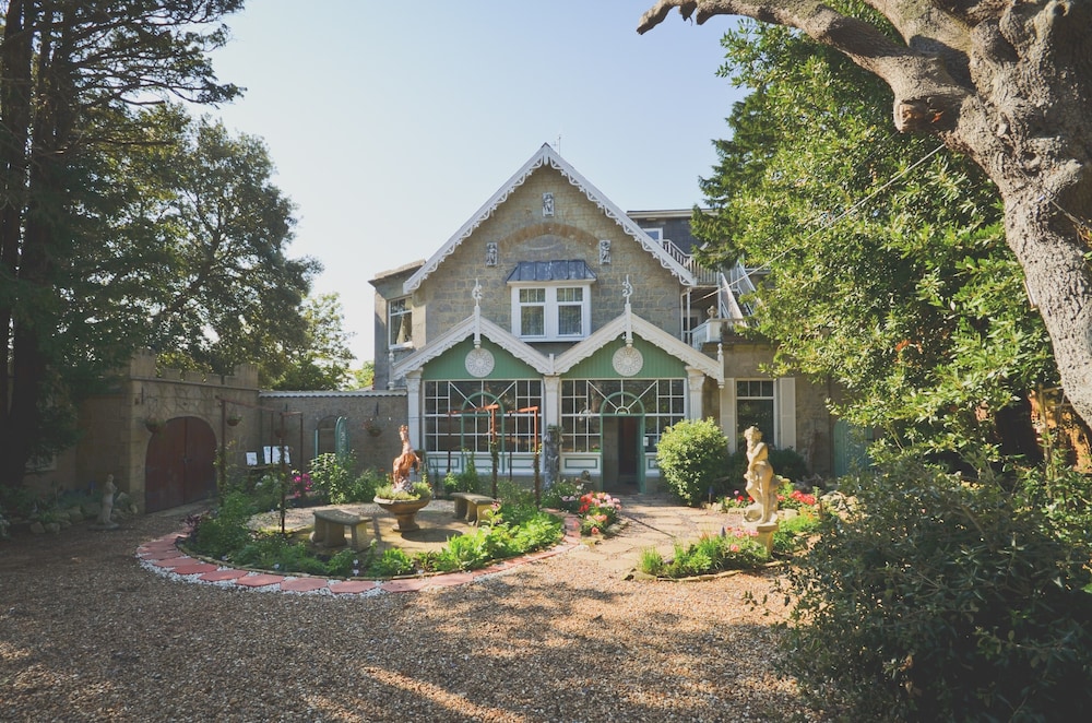 Hotel Enchanted Manor - Image 1