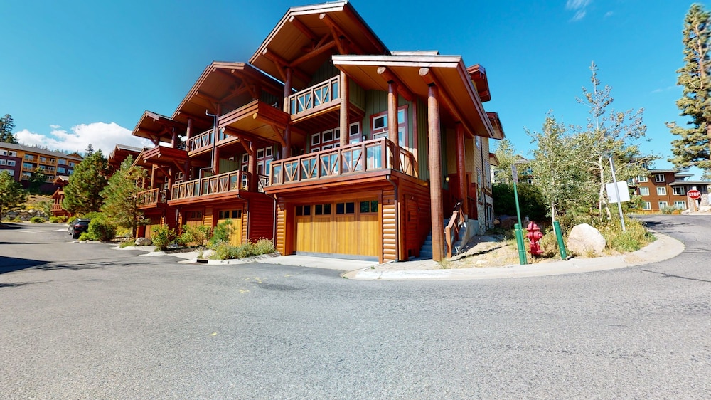 Juniper Crest 1 4 Bedroom Townhouse by RedAwning