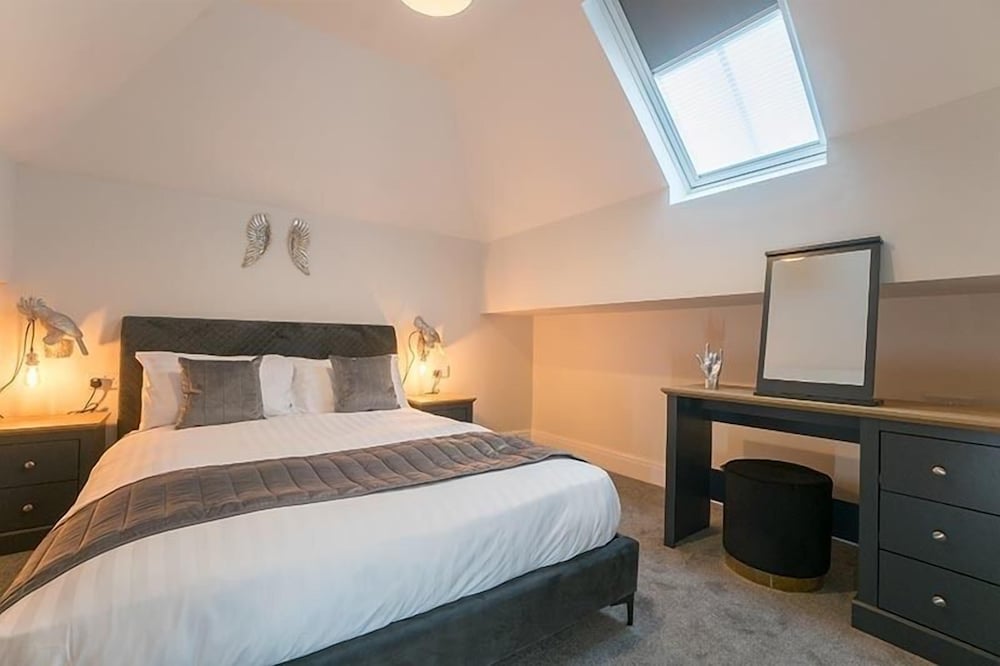 The Queens Arms Apartments view 2