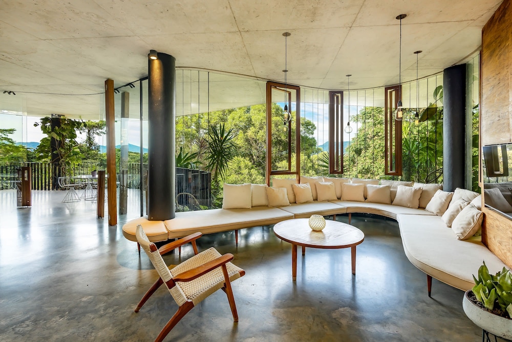 The Planchonella House - Eco Stay de Luxe