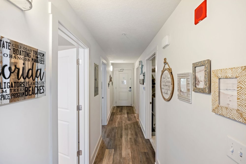 Fall Retreat Condo w Heated Pool Hot tub Pier Pk