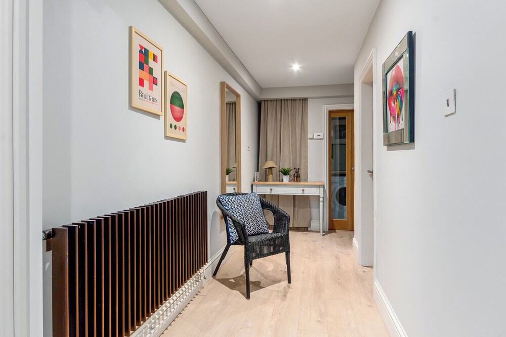 Elegant Townhouse&Basement in Leamington