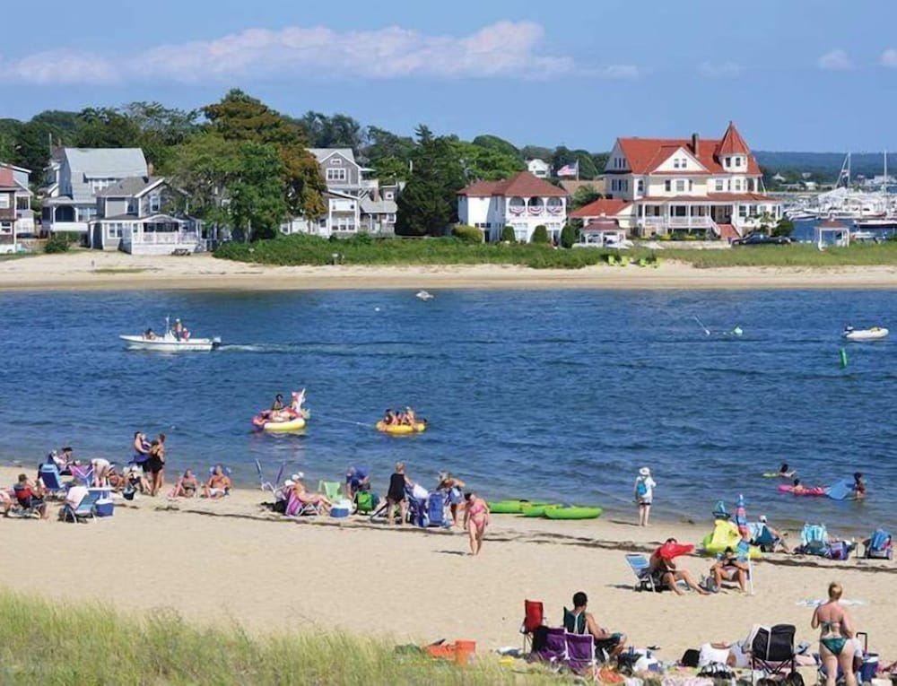 The Glen Cove Hotel & Restaurant