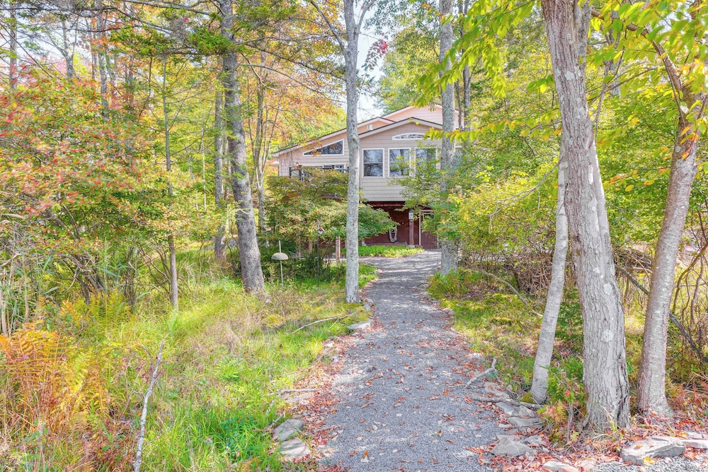 Arrowhead Lake Retreat w/ Dock + Pool Access!